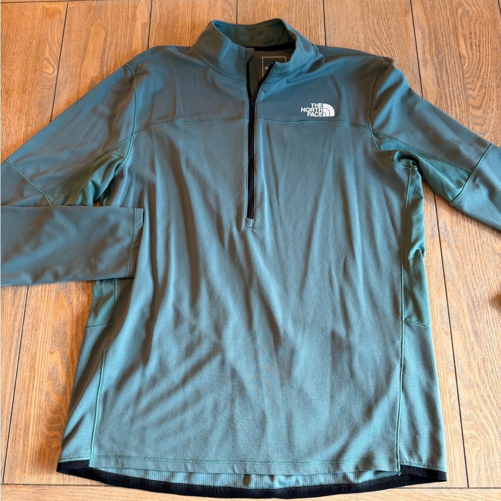 The North Face Men's Green Lightweight Pullover